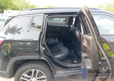 2019 Jeep Compass Latitude z USA, uszkodzony, nr VIN 3C4NJDBB4KT653493